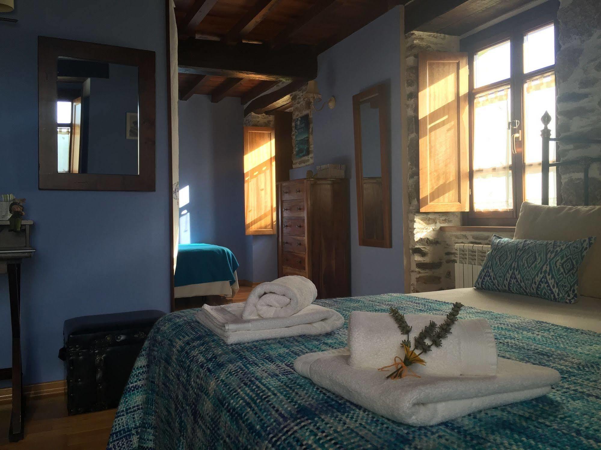 Os Tres Teixos Hotel Adelan Bagian luar foto