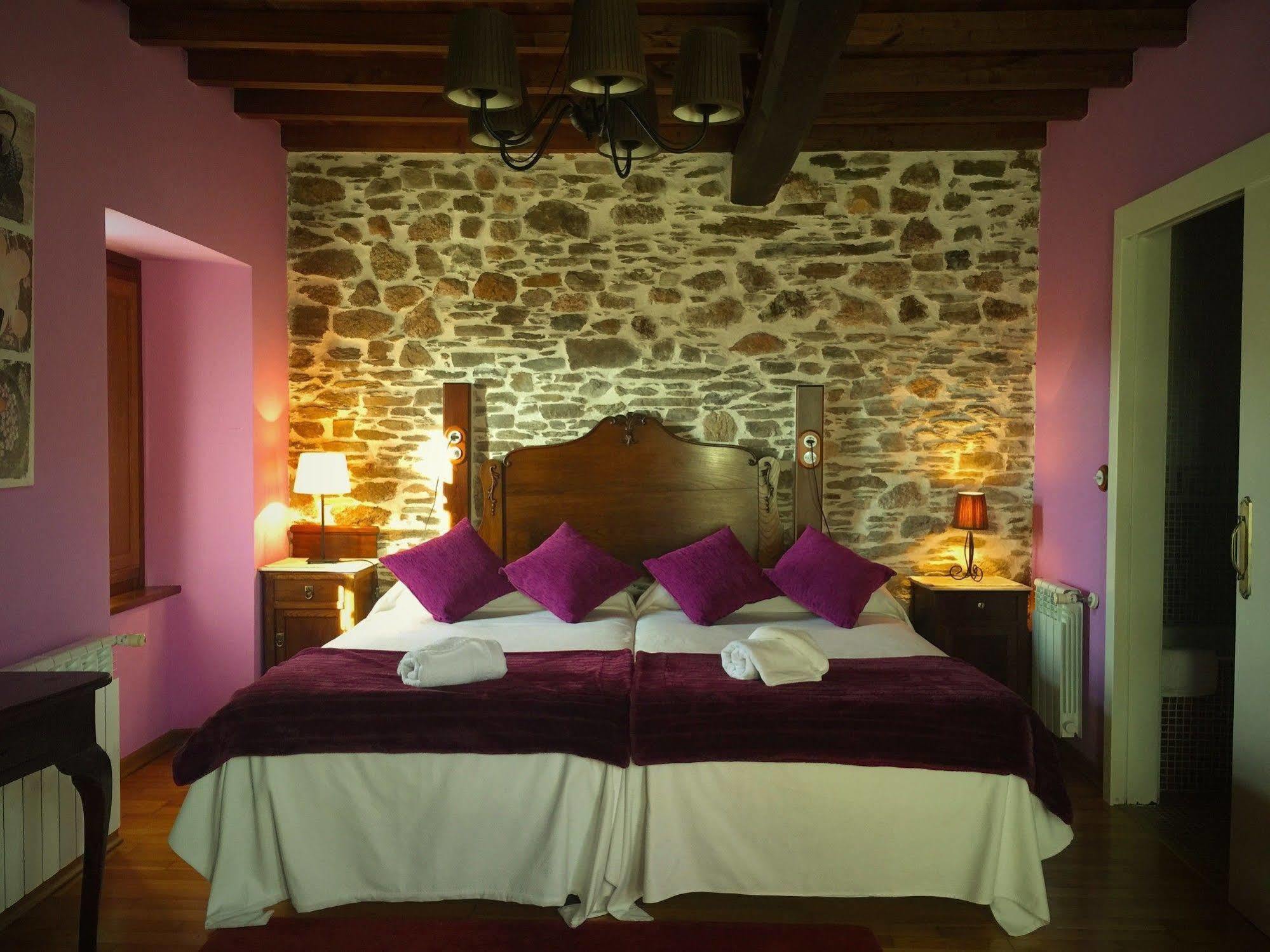 Os Tres Teixos Hotel Adelan Bagian luar foto