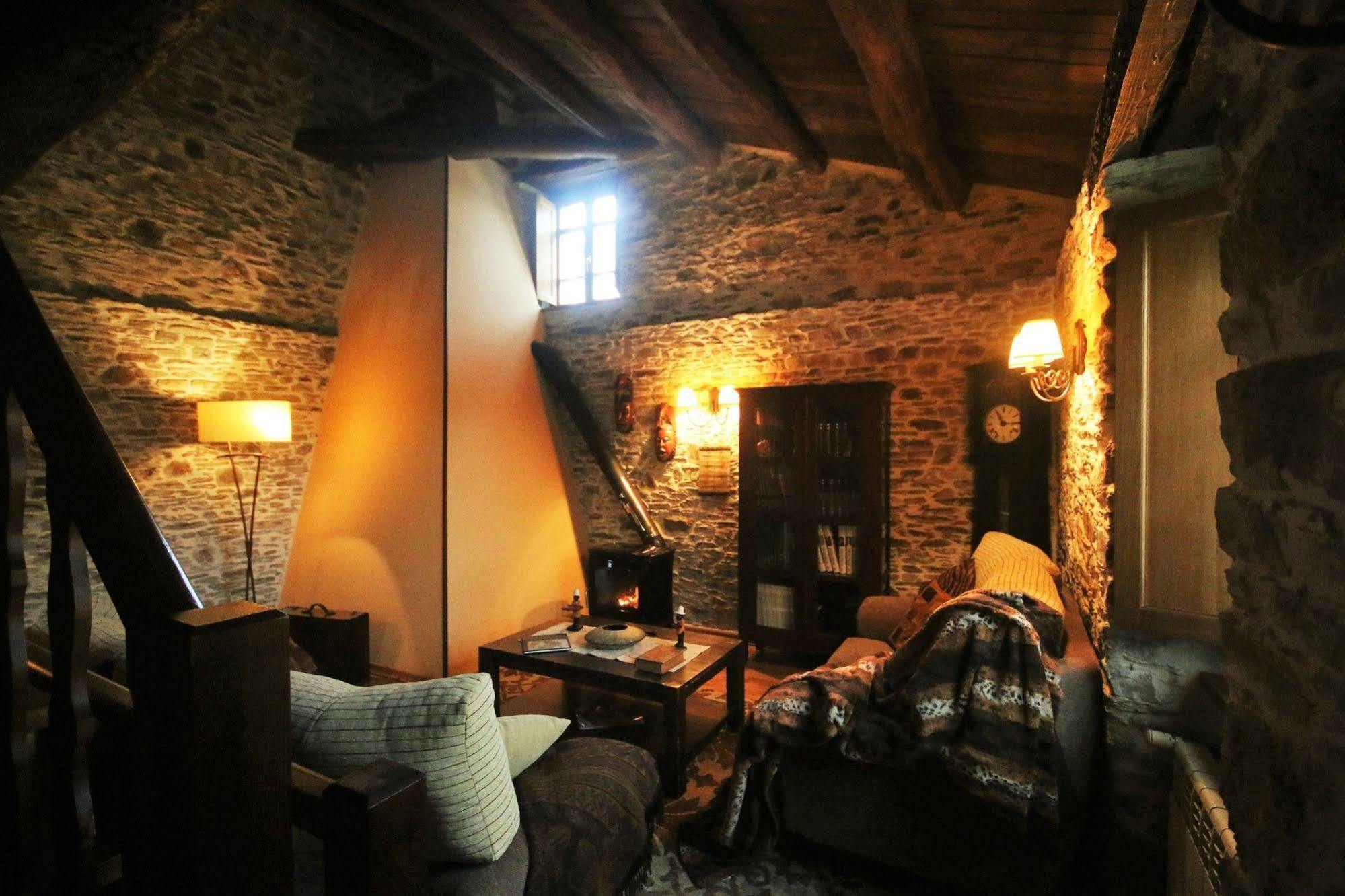 Os Tres Teixos Hotel Adelan Bagian luar foto