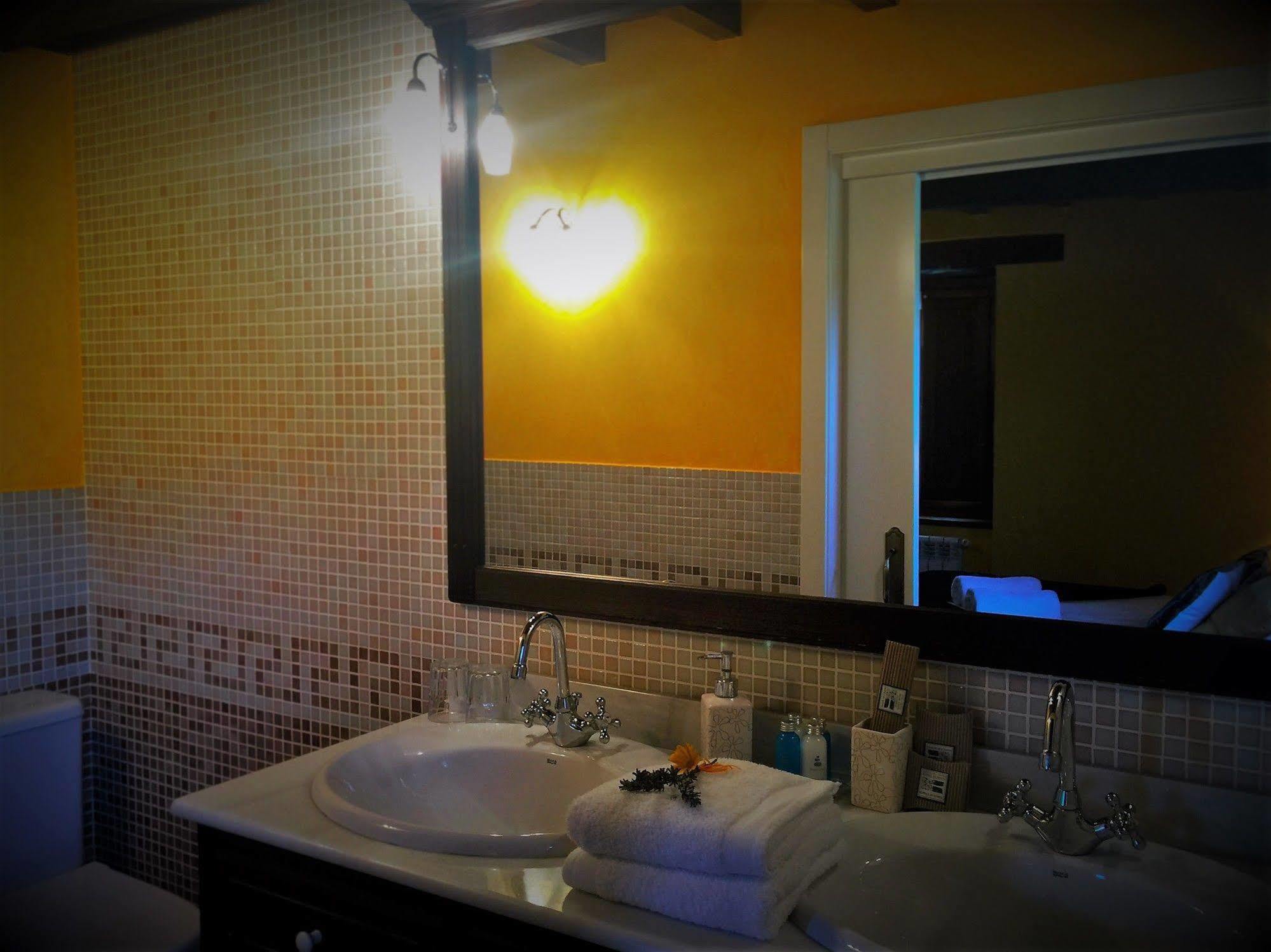 Os Tres Teixos Hotel Adelan Bagian luar foto
