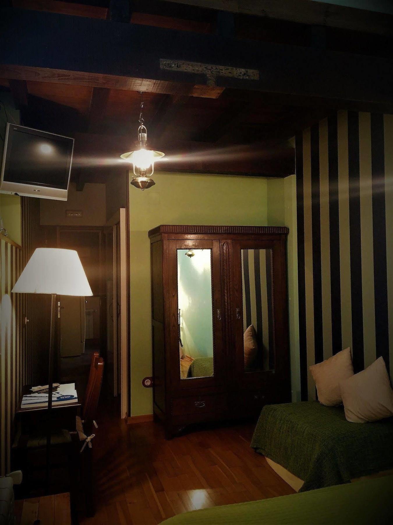 Os Tres Teixos Hotel Adelan Bagian luar foto