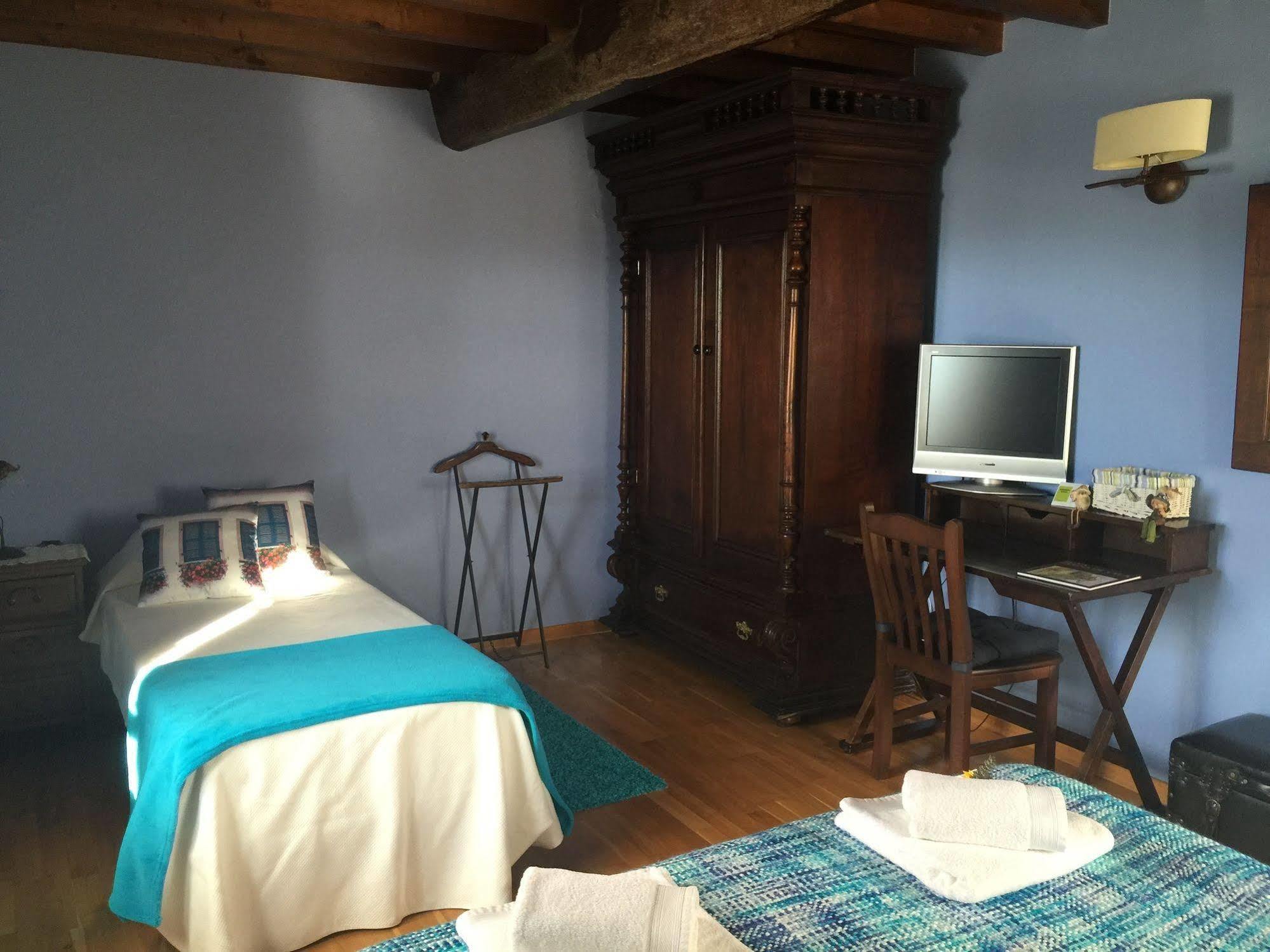Os Tres Teixos Hotel Adelan Bagian luar foto