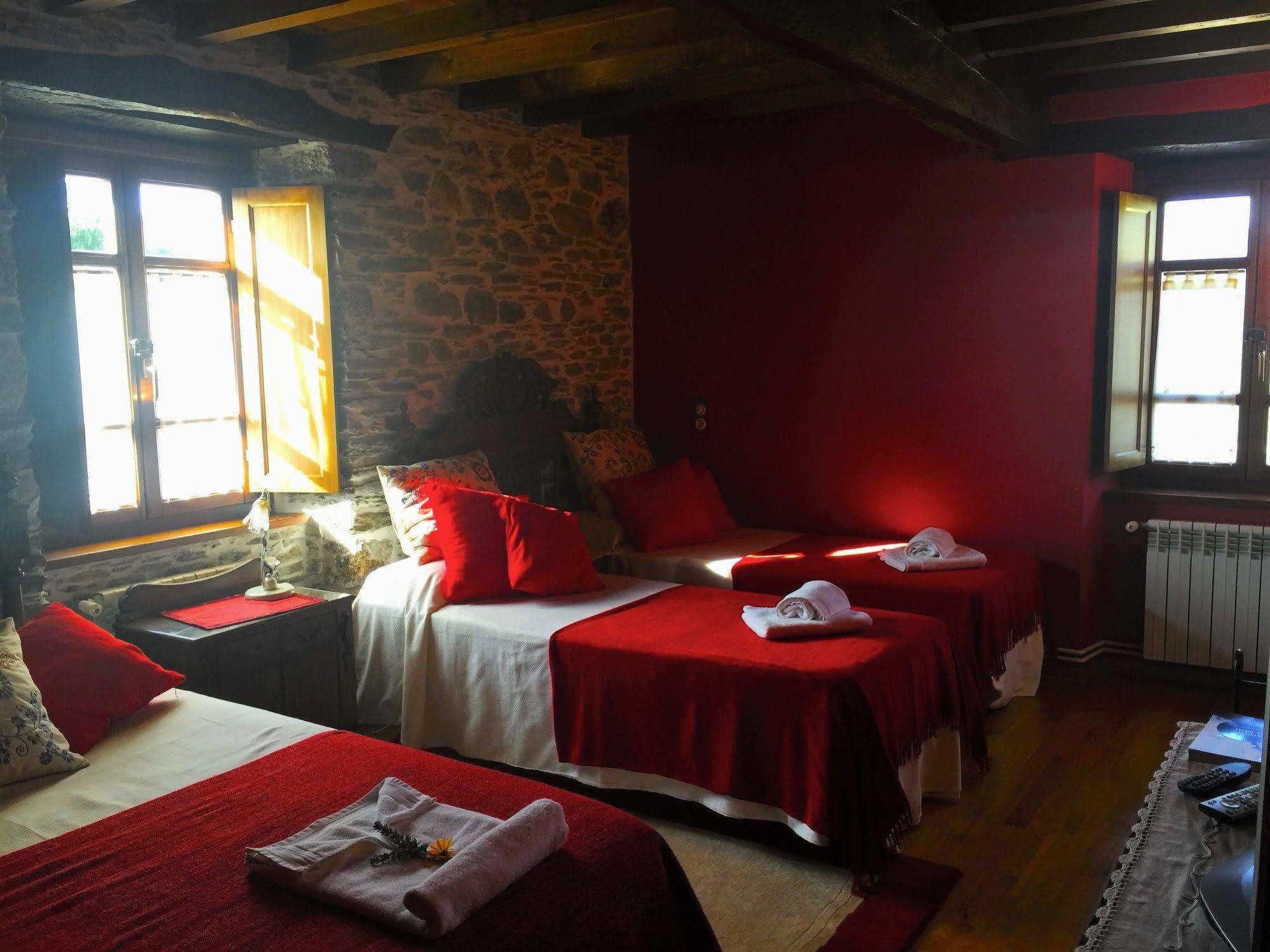 Os Tres Teixos Hotel Adelan Bagian luar foto