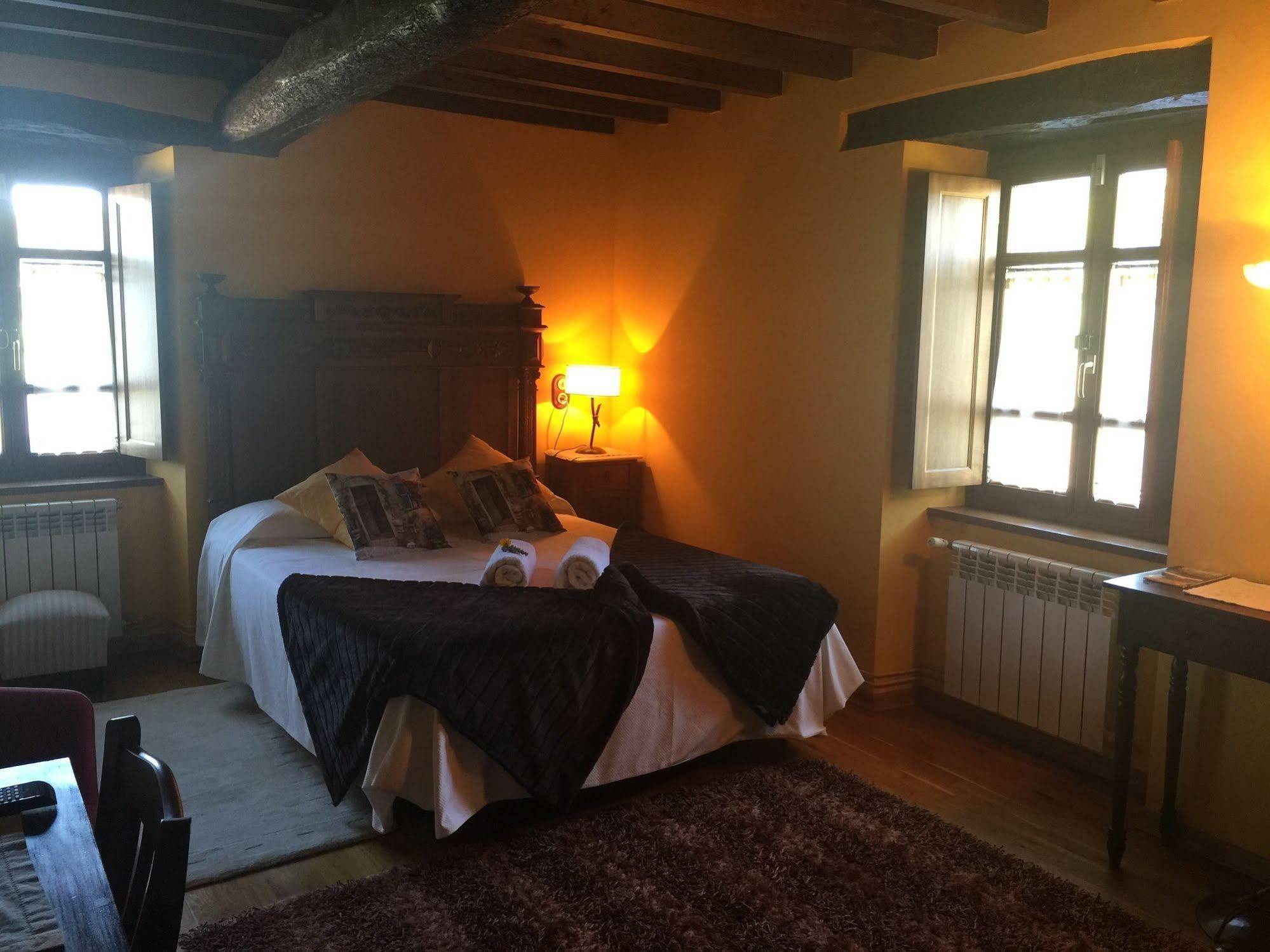 Os Tres Teixos Hotel Adelan Bagian luar foto