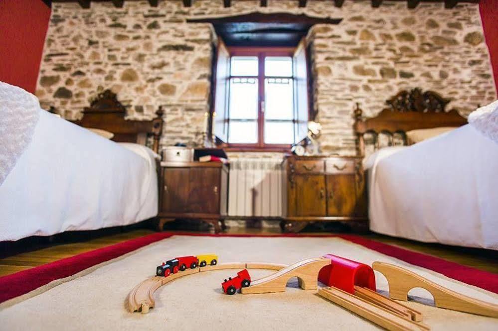 Os Tres Teixos Hotel Adelan Bagian luar foto