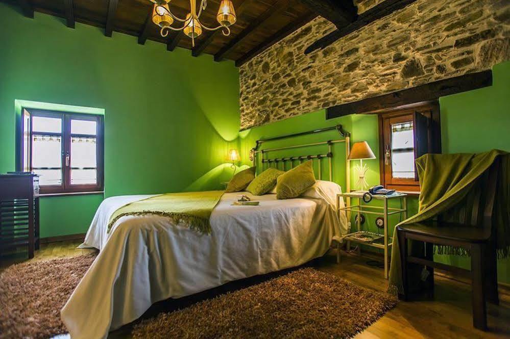 Os Tres Teixos Hotel Adelan Bagian luar foto